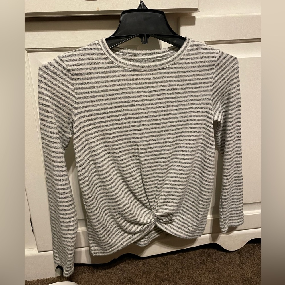 Cat and Jack twist front striped shirt sz Md